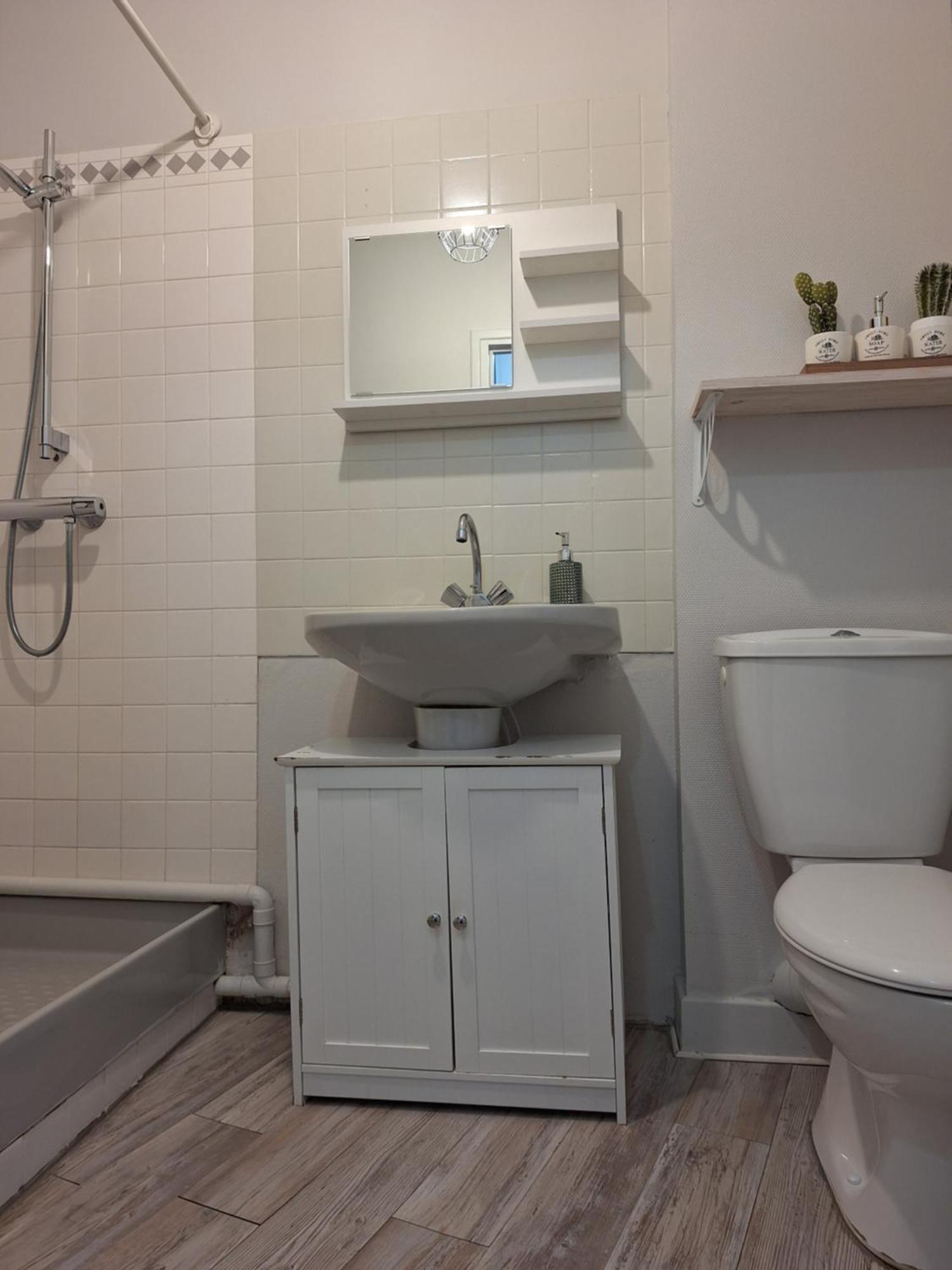 Appartement F2 Centre-Ville Issoire Avec Jolie Vue Exterior foto